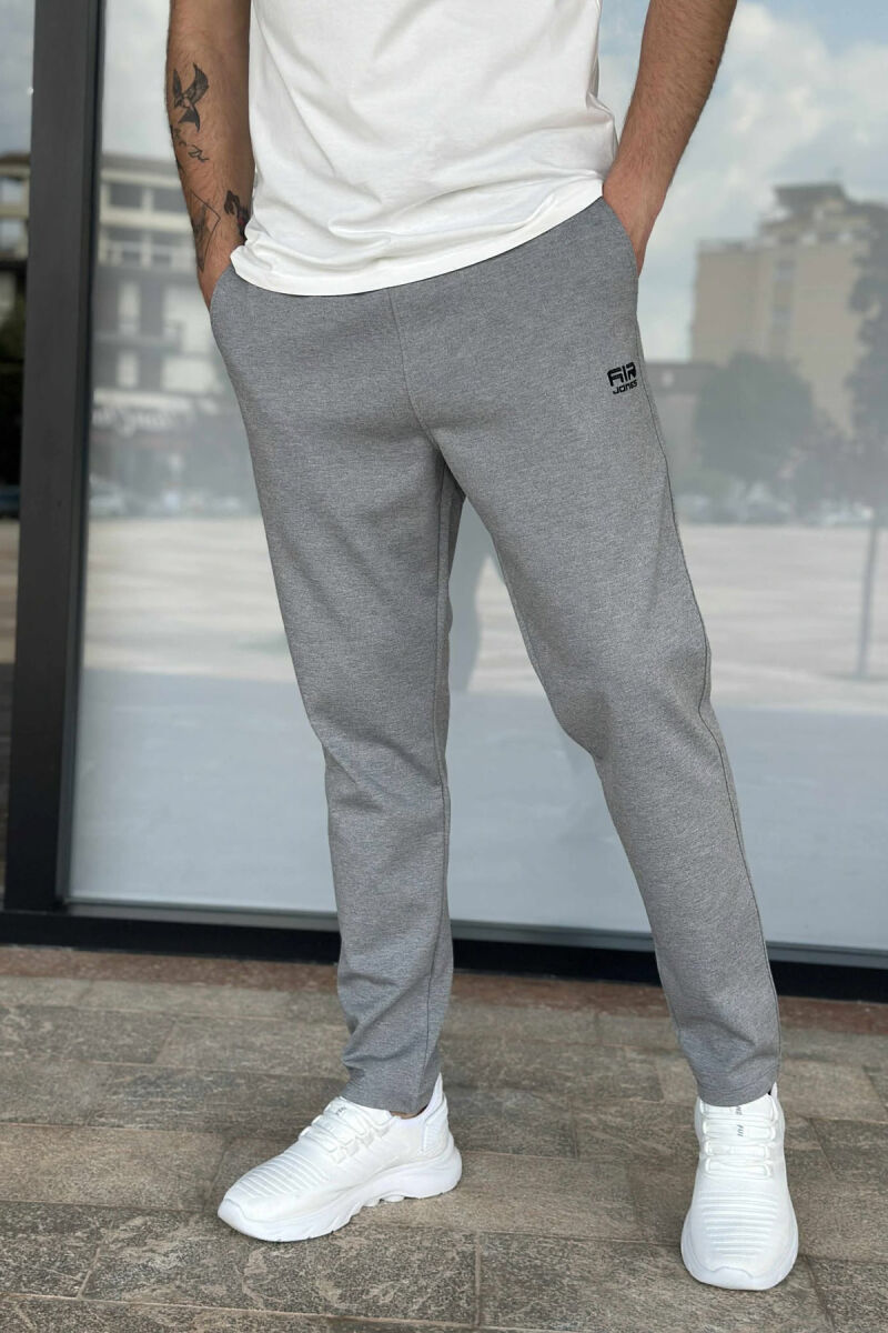 TUTA NJË NGJYRËSHE ME LOGO TË VOGEL PËR MESHKUJ NË NGJYRËN GRI TË ZBARDHUR - 2