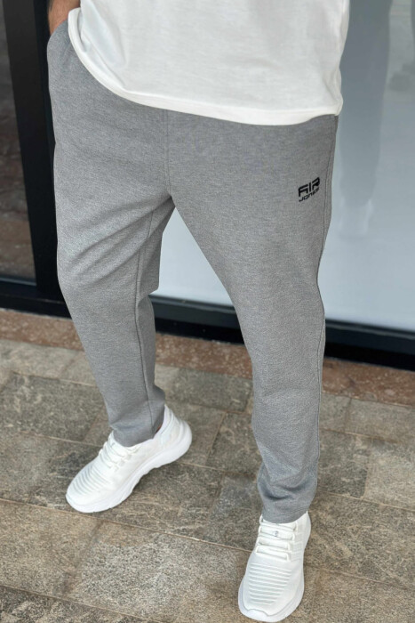 TUTA NJË NGJYRËSHE ME LOGO TË VOGEL PËR MESHKUJ NË NGJYRËN GRI TË ZBARDHUR - 3