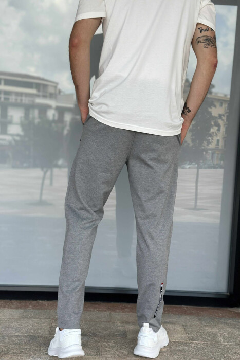 TUTA NJË NGJYRËSHE ME LOGO TË VOGEL PËR MESHKUJ NË NGJYRËN GRI TË ZBARDHUR - 4