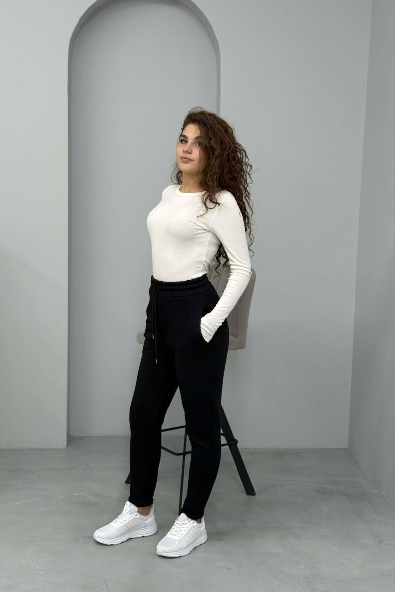 TUTA NJË NGJYRËSHE ME PUSH PËR FEMRA NË NGJYRË TË ZEZË - 1