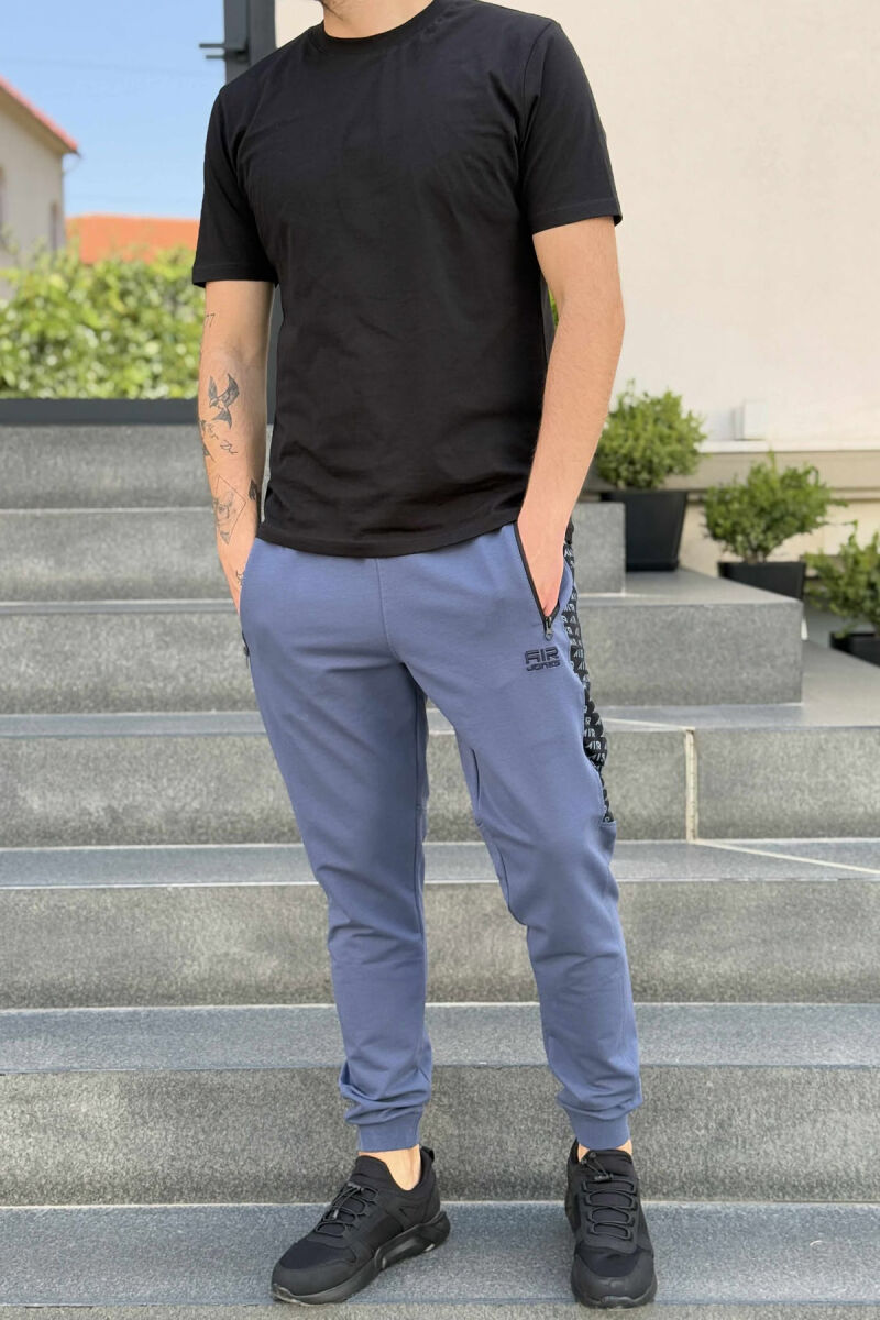 TUTA NJË NGJYRËSHE ME SHKRIM ANASH PËR MESHKUJ NË NGJYRËN BLU TË ZBARDHUR - 1