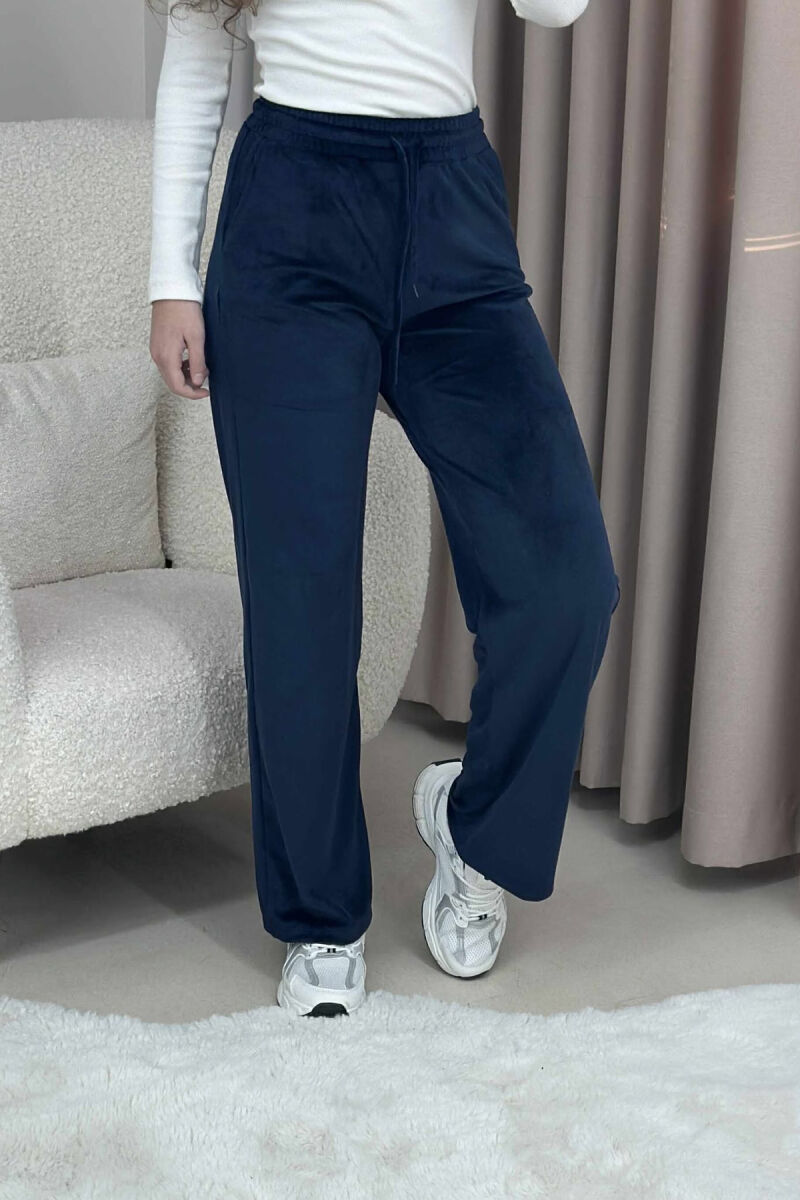 TUTA TË GJERA VELVET PËR FEMRA NË NGJYRËN BLU - 3