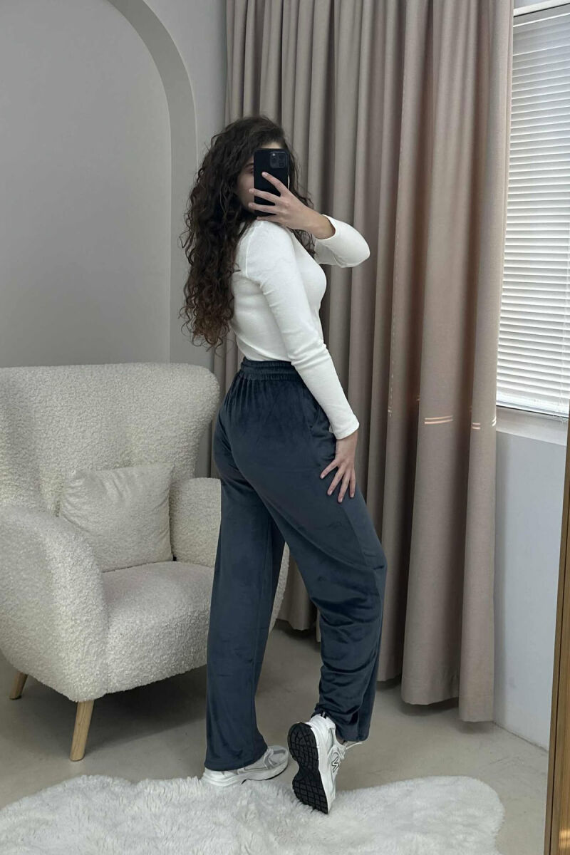 TUTA TË GJERA VELVET PËR FEMRA NË NGJYRË GRI - 10