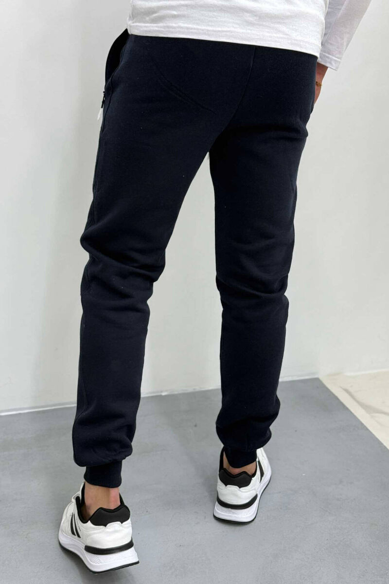 TUTA TË THJESHTA ME PUSH PËR MESHKUJ NË NGJYRËN BLU E ERRËT - 2