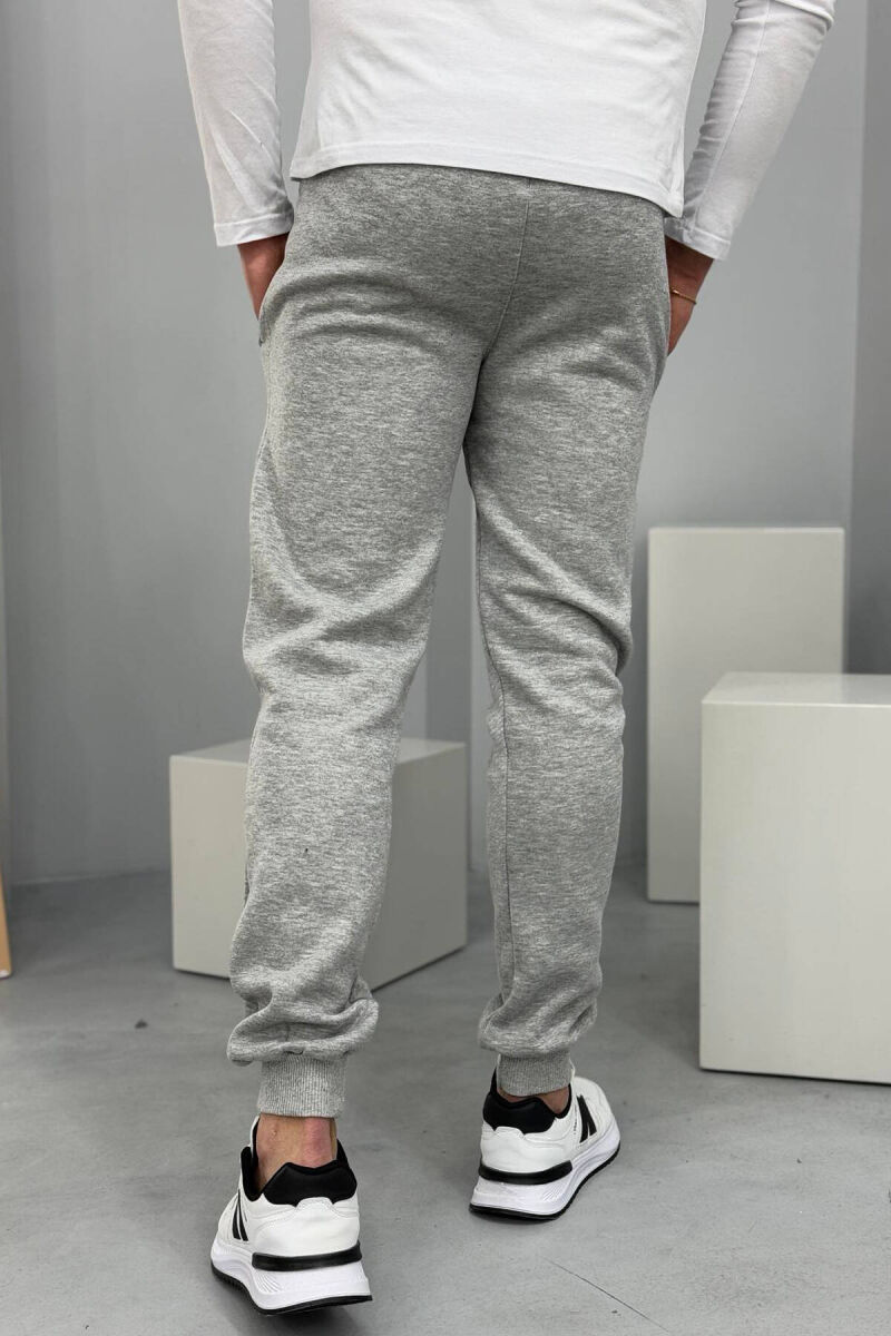 TUTA TË THJESHTA ME PUSH PËR MESHKUJ NË NGJYRËN GRI TË ZBARDHUR - 3