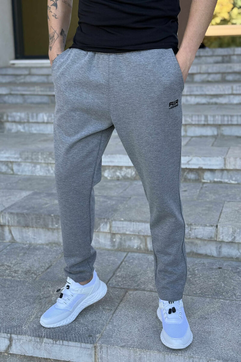 TUTA TE THJESHTA NJE NGJYRESHE PER MESHKUJ NE NGJYRE GRI - 1