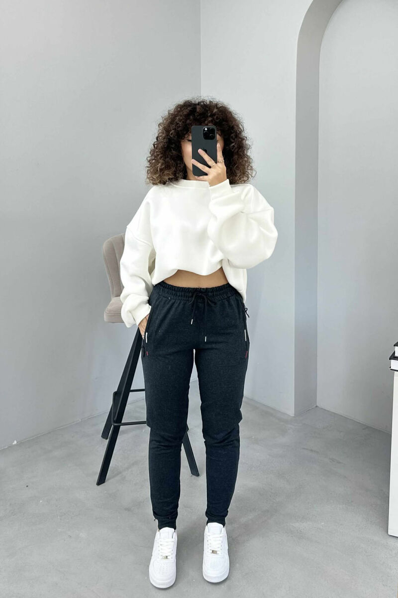 TUTA TË THJESHTA PËR FEMRA NË NGJYRËN GRI E ERRËT - 1