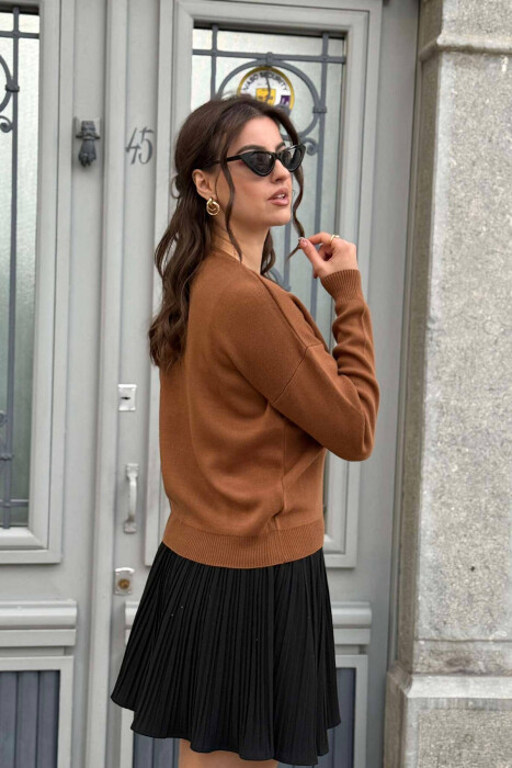 TWO KITTENS IMAGE WOMEN SWEATER DARK BROWN/KAE - 2
