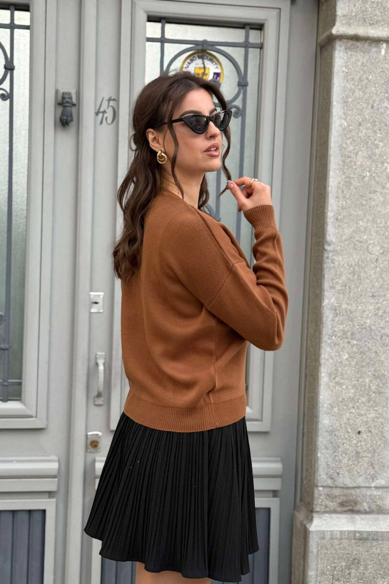 TWO KITTENS IMAGE WOMEN SWEATER DARK BROWN/KAE - 2