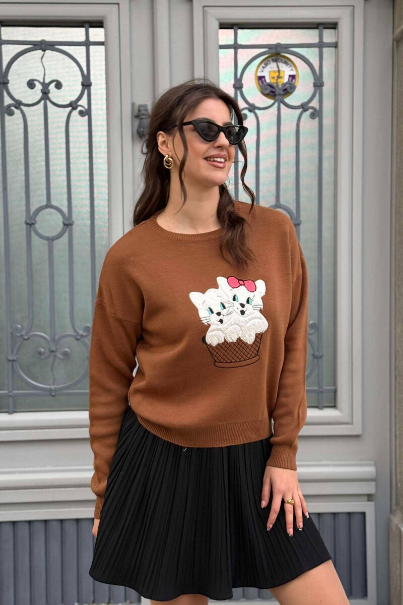 TWO KITTENS IMAGE WOMEN SWEATER DARK BROWN/KAE - 3
