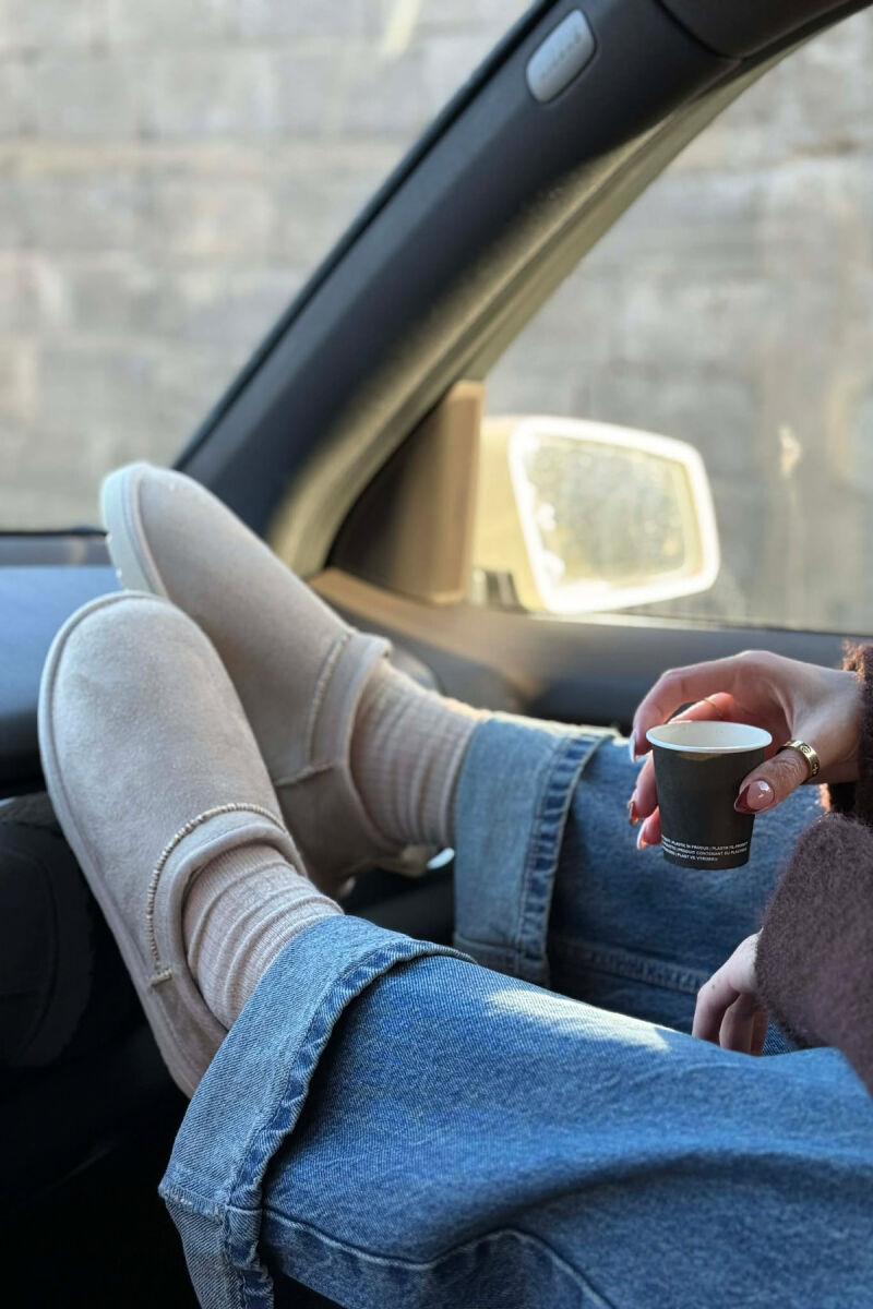 UGG NJE NGJYRESHE ME PUSH PER FEMRA NE NGJYRE KREM - 1