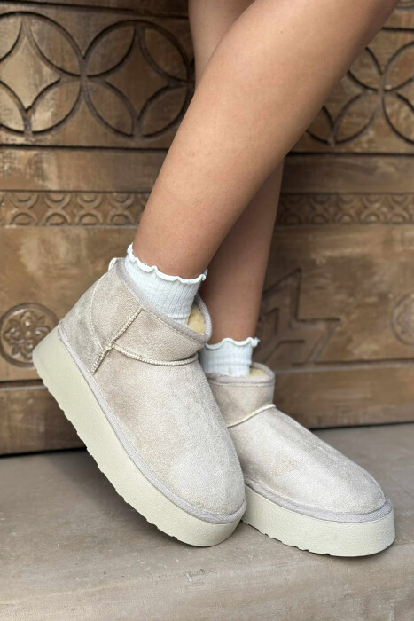 UGG TË SHKURTRA ME PLATFORMË TË LARTË PËR FEMRA NË NGJYRËN KREM - 2