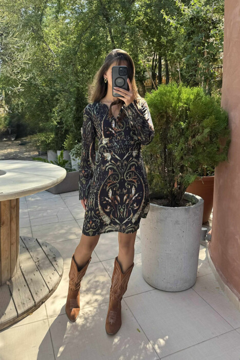 FUSTAN I SHKURTËR ME JAKË V DHE DIZANJE PËR FEMRA NË NGJYRËN E ZEZË & JESHILE - KLAUDIO FASHION