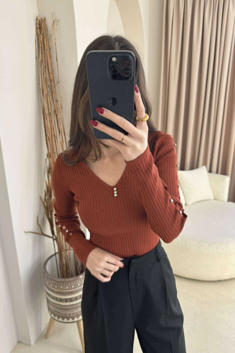 V NECK DIAMOND DETAILS WOMEN SWEATER BROWN/KAFE 