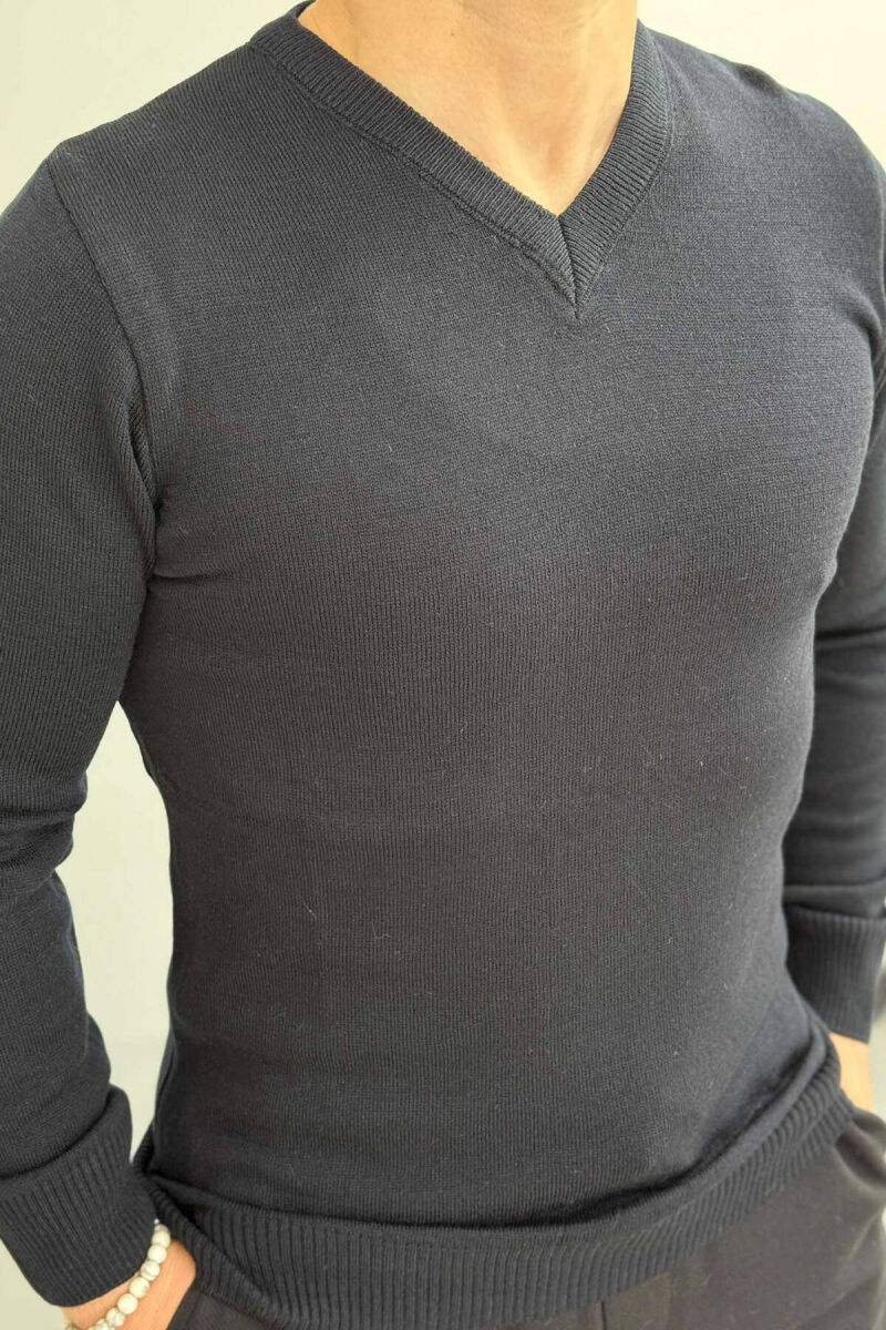 V NECK ONE COLOR MEN SWEATER DARK BLUE/BEE - 2