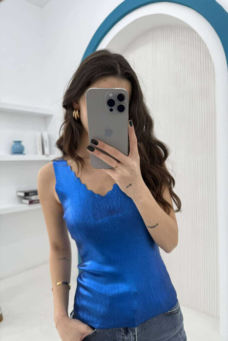 KANATJERE NJË NGJYRËSHE ME SHKËLQIM PËR FEMRA NË NGJYRËN BLU 