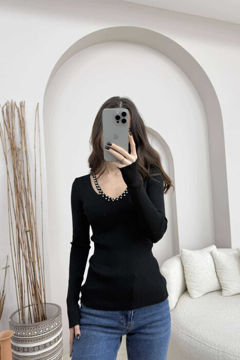 V NECK PEARL DETAILS ONE COLOR WOMEN SWEATER BLACK/ E ZEZE - 1
