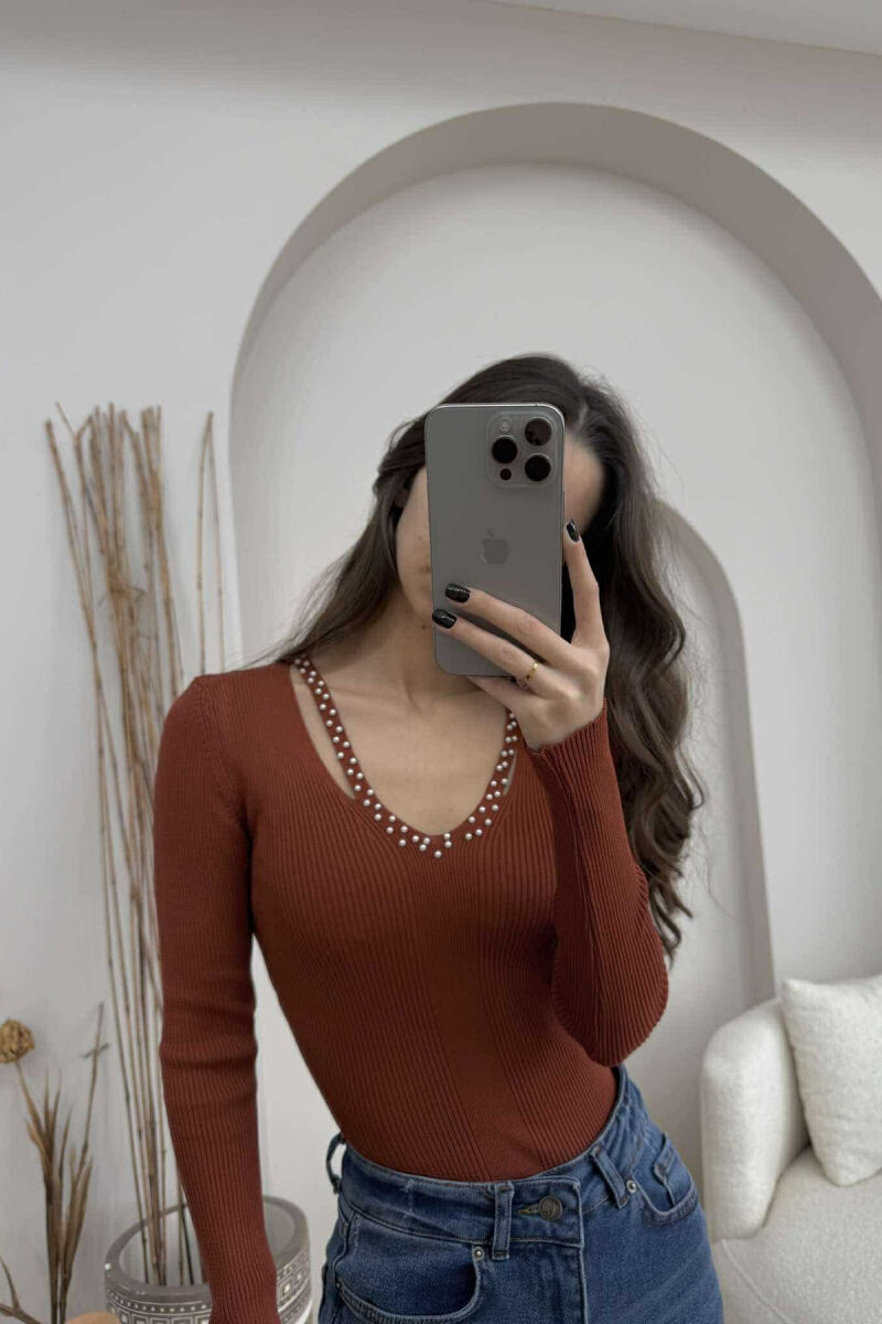 V NECK PEARL DETAILS ONE COLOR WOMEN SWEATER BROWN/KAFE - 1