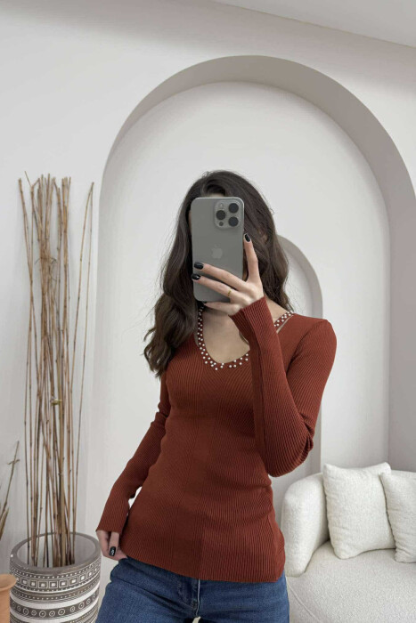 V NECK PEARL DETAILS ONE COLOR WOMEN SWEATER BROWN/KAFE - 3