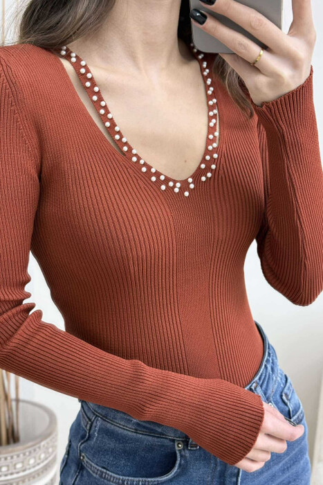 V NECK PEARL DETAILS ONE COLOR WOMEN SWEATER BROWN/KAFE - 4
