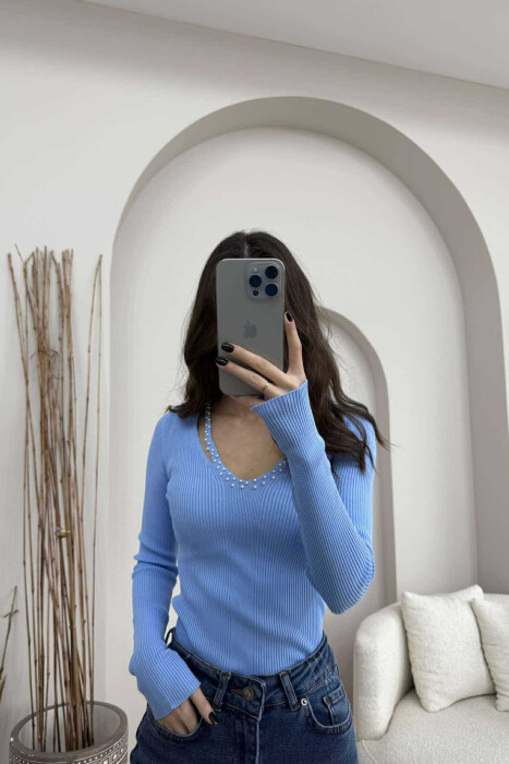 V NECK PEARL DETAILS ONE COLOR WOMEN SWEATER LIGHTBLUE/BZ - 4