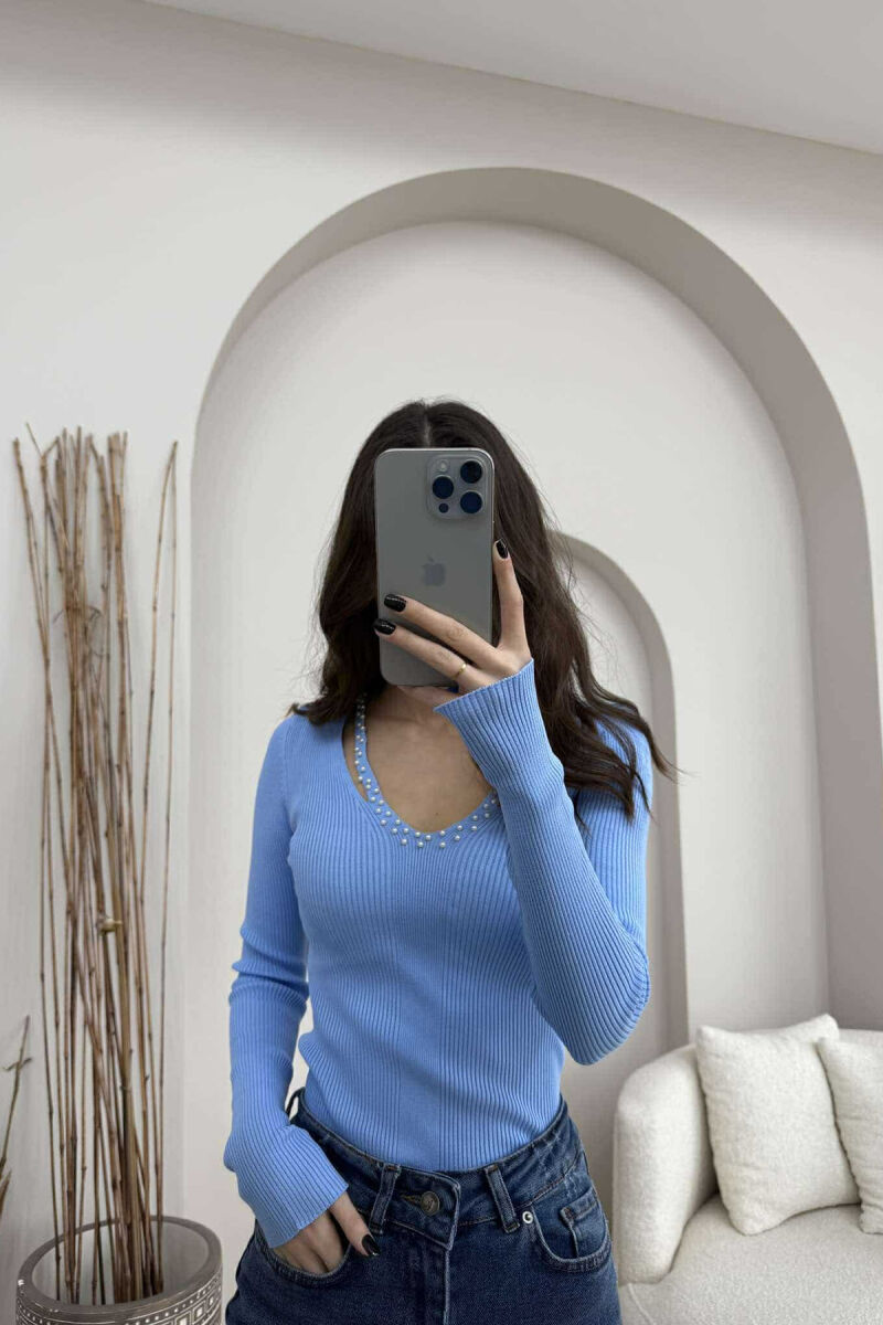 V NECK PEARL DETAILS ONE COLOR WOMEN SWEATER LIGHTBLUE/BZ - 4