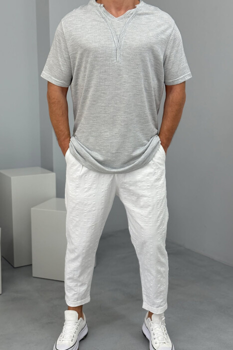 T-SHIRT I THJESHTË ME JAKË V PËR MESHKUJ NË NGJYRËN GRI E ZBARDHUR - KLAUDIO FASHION