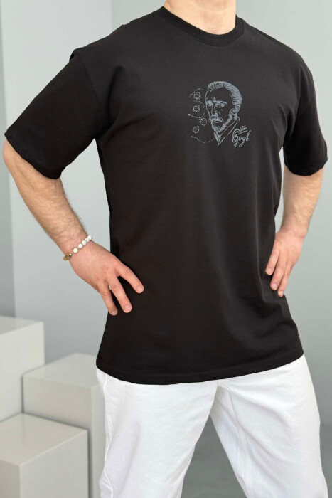 T-SHIRT NJË NGJYRËSH ME DIZAJN PËR MESHKUJ NË NGJYRËN E ZEZË 