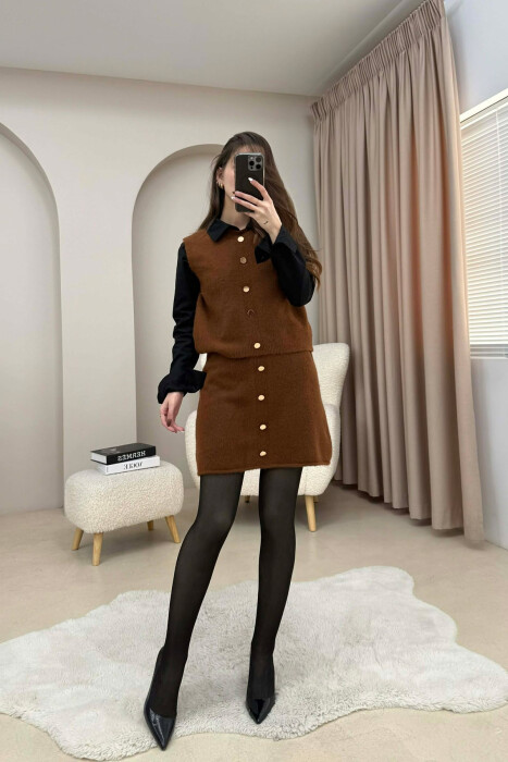 SET I THURRUR ME DETAJIN E BUTONAVE JELEK+FUND PËR FEMRA NË NGJYRË KAFE - KLAUDIO FASHION