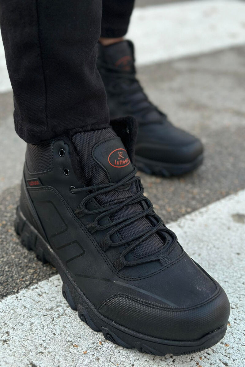 KËPUCË ME QAFË PËR MESHKUJ NË NGJYRË TË ZEZË - 3