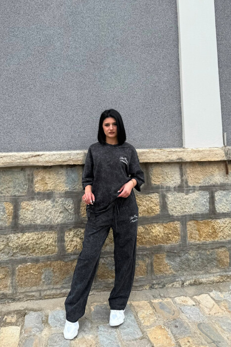 WRITTINGS T-SHIRT + SWEATPANTS WOMAN SET BLACK/ E ZEZE - KLAUDIO FASHION