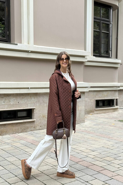 XHAKETË E GJATË NJË NGJYRËSHE ME KAPUÇ PËR FEMRA NË NGJYRË KAFE - 4