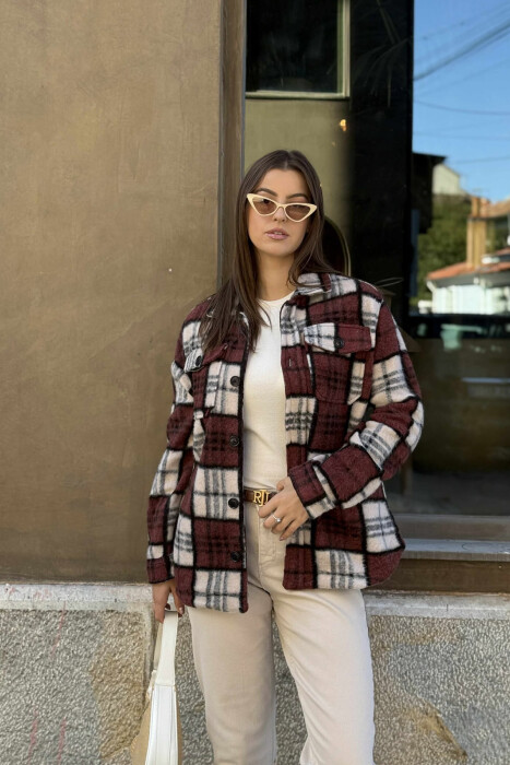 XHAKETË E NGROHTË ME DIZANJE KATRORËSH DHE BUTONA PËR FEMRA NË NGJYRËN KAFE - 2