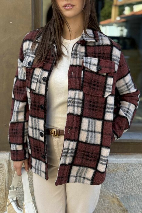 XHAKETË E NGROHTË ME DIZANJE KATRORËSH DHE BUTONA PËR FEMRA NË NGJYRËN KAFE - 5