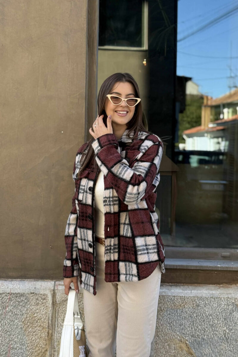 XHAKETË E NGROHTË ME DIZANJE KATRORËSH DHE BUTONA PËR FEMRA NË NGJYRËN KAFE - 3