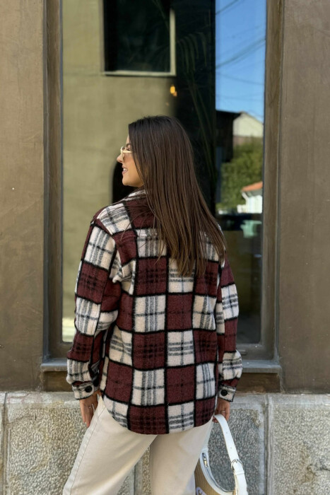 XHAKETË E NGROHTË ME DIZANJE KATRORËSH DHE BUTONA PËR FEMRA NË NGJYRËN KAFE - 4