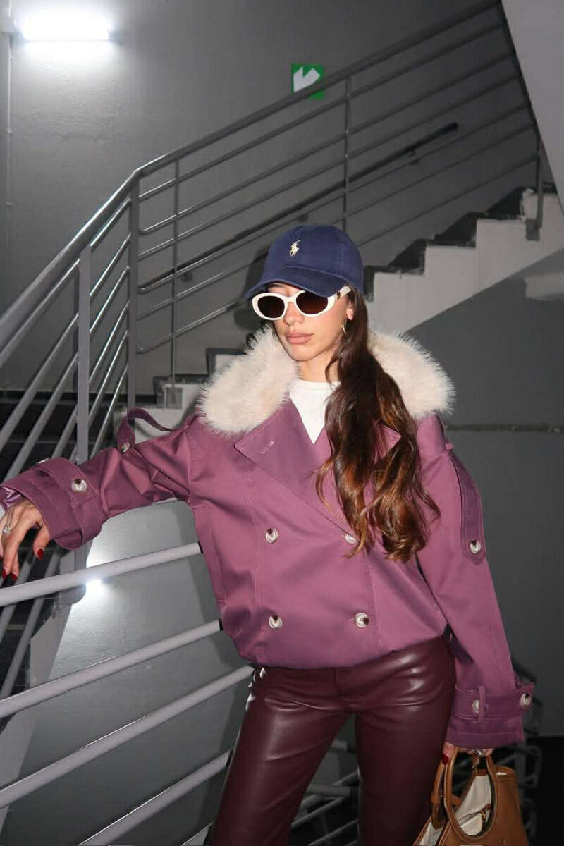 XHAKETË E SHKURTËR ME DETAJE BUTONASH DHE JAKË ME PUSH PËR FEMRA NË NGJYRË LEJLA - 3