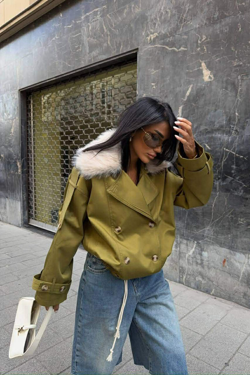 XHAKETË E SHKURTËR ME DETAJE BUTONASH DHE JAKË ME PUSH PËR FEMRA NË NGJYRË ULLIRI - 2