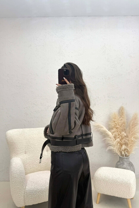 XHAKETE E SHKURTER NJE NGJYRESHE ME DETAJIN E RRIPIT PER FEMRA NE NGJYRE GRI TE ERRET - 4