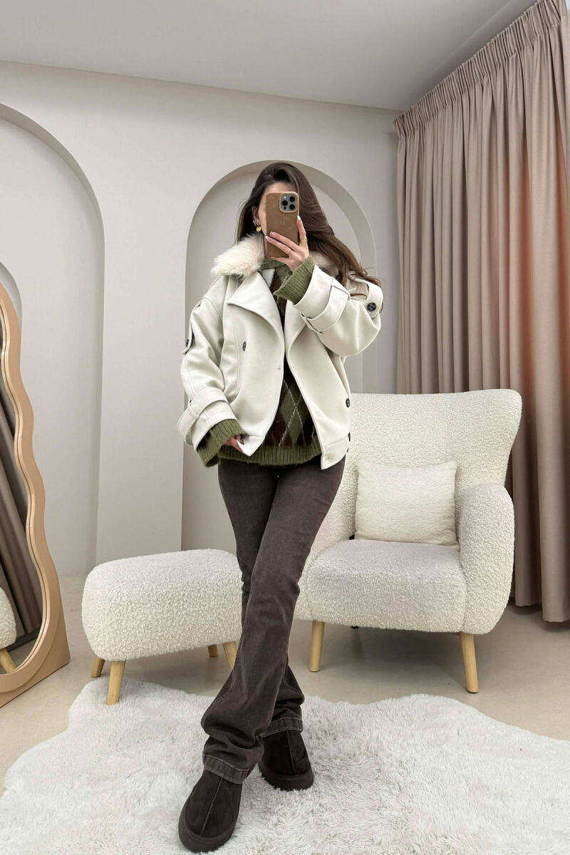 XHAKETE E SHKURTER NJE NGJYRESHE ME GEZOF TE SHKEPUTSHEM PER FEMRA NE NGJYRE KREM - 5