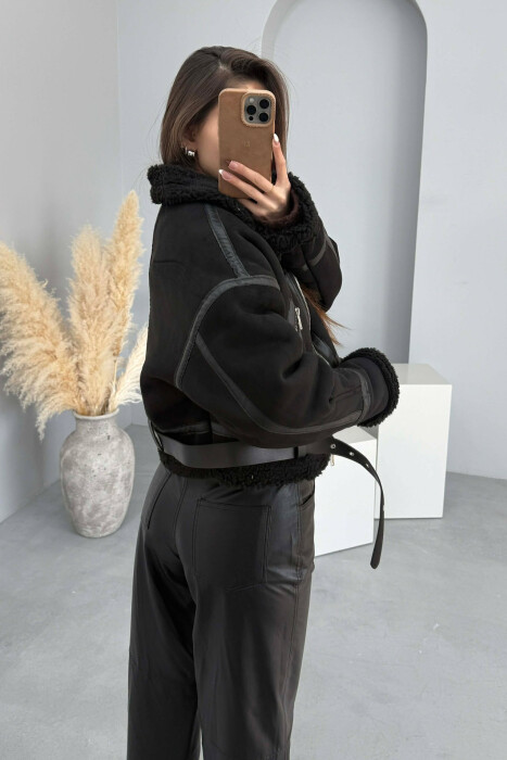 XHAKETE E SHKURTER NJE NGJYRESHE ME JAKE TE LARTE PER FEMRA NE NGJYRE TE ZEZE - 3