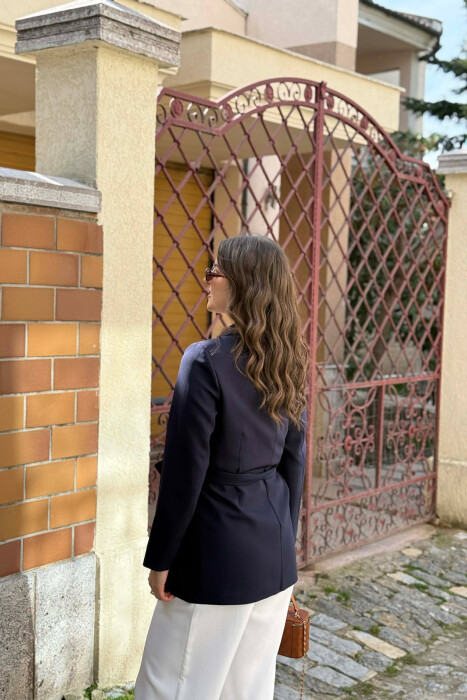 XHAKETE E THJESHTE KLASIKE DHE ME DETAJIN E LIDHSEVE PER FEMRA NE NGJYRE BLU TE ERRET - 3