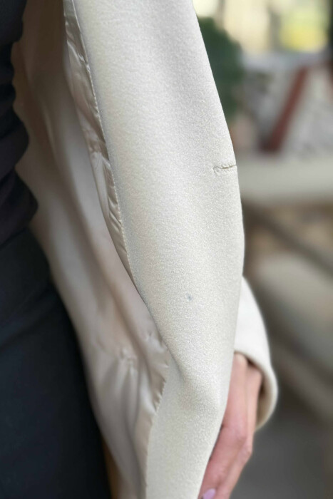 XHAKETE E THJESHTE ME DETAJIN E BUTONAVE GOLD PER FEMRA NE NGJYRE KREM - 4