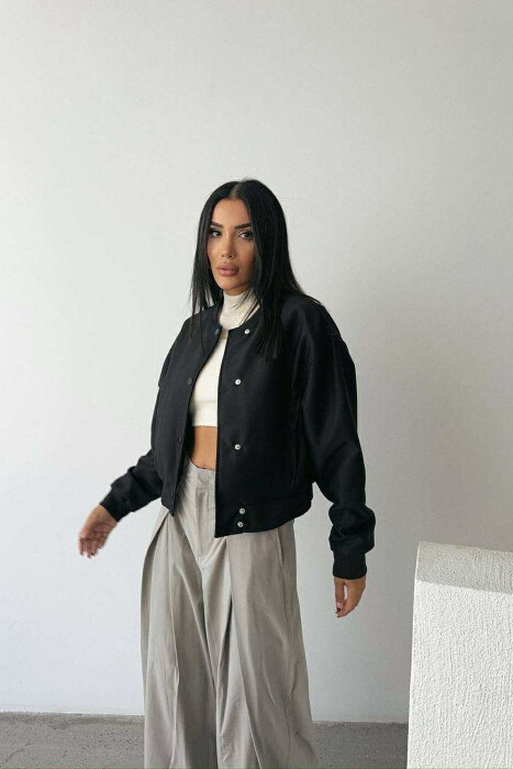 XHAKETË E THJESHTË NJË NGJYRËSHE ME KOPSA PËR FEMRA NË NGJYRË TË ZEZË - 2