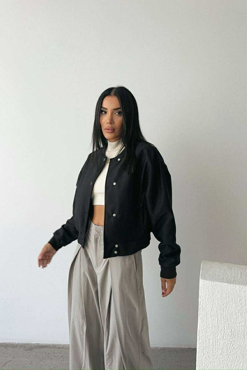 XHAKETË E THJESHTË NJË NGJYRËSHE ME KOPSA PËR FEMRA NË NGJYRË TË ZEZË - 2