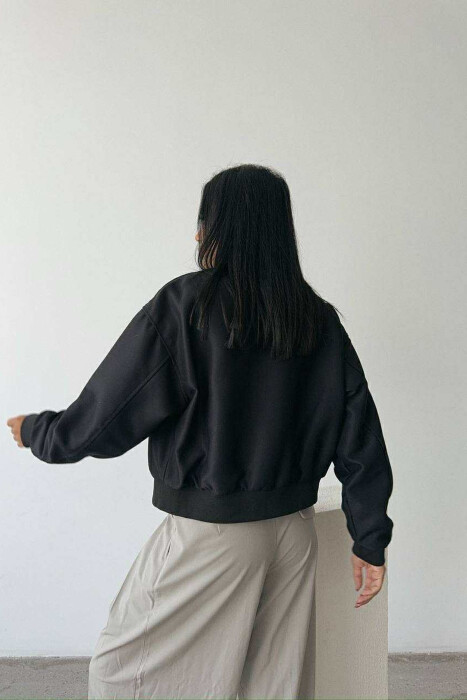 XHAKETË E THJESHTË NJË NGJYRËSHE ME KOPSA PËR FEMRA NË NGJYRË TË ZEZË - 4