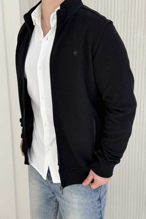 XHAKETË E THJESHTË NJËNGJYRËSHE ME JAKË ME ZINXHIR PËR MESHKUJ NË NGJYRËN E ZEZË - 2