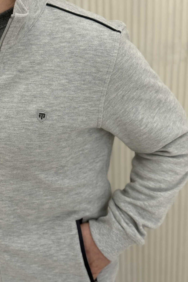 XHAKETË E THJESHTË NJËNGJYRËSHE ME JAKË ME ZINXHIR PËR MESHKUJ NË NGJYRËN GRI TË ZBARDHUR - 2