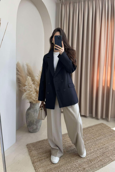 XHAKETË KLASIKE E THJESHTË PËR FEMRA NË NGJYRËN E ZEZË - 1