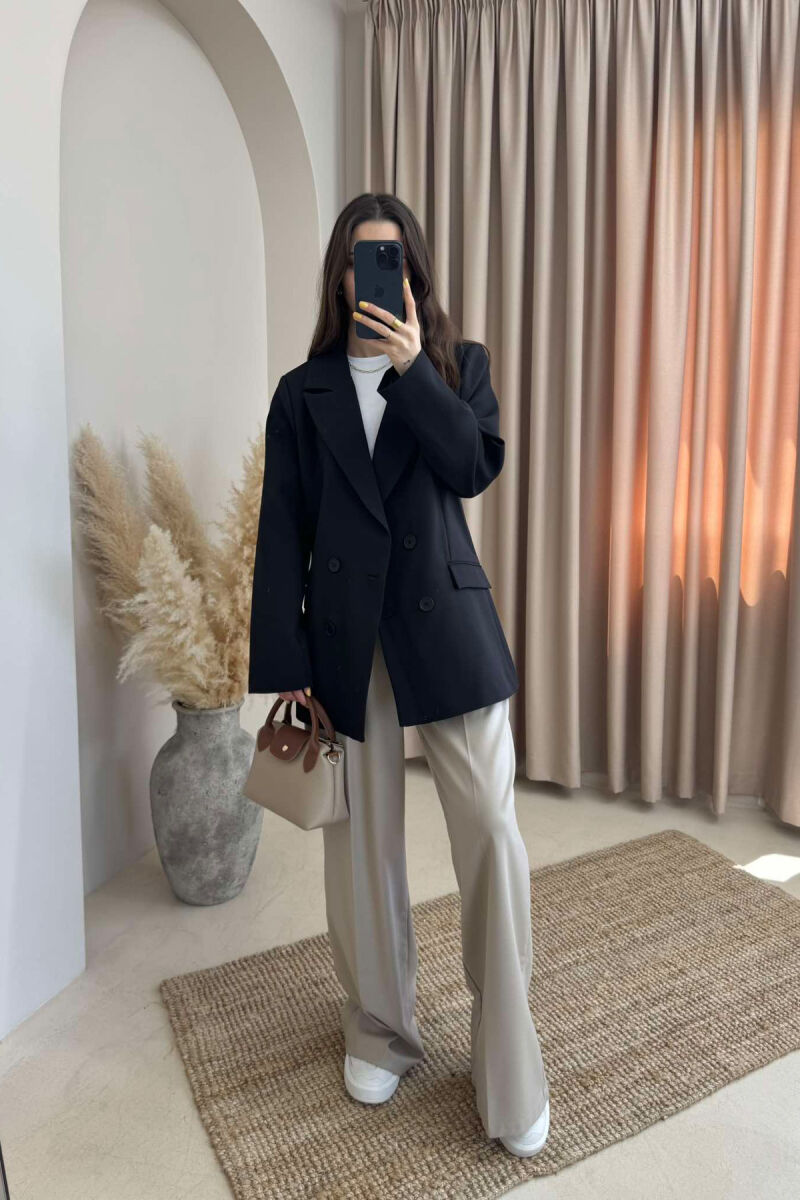 XHAKETË KLASIKE E THJESHTË PËR FEMRA NË NGJYRËN E ZEZË - 2